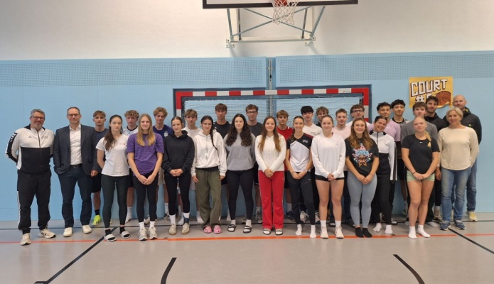 Gruppenfoto der 8S bei der Fitinstruktorpr&uuml;fung