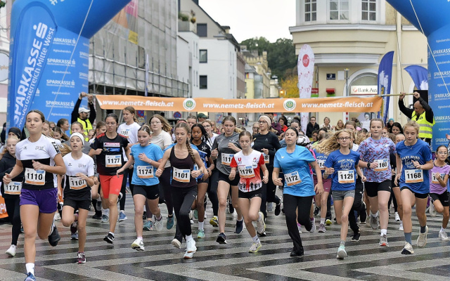 Foto: Menschenmenge am Start beim Citylauf 2026