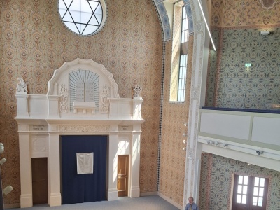 Foto: 6. Klassen in der ehemaligen Synagoge