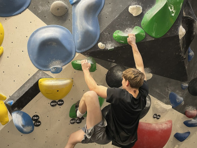 Foto: 8S beim Bouldern