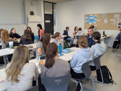 Foto 5: 6N1 mit den Sprachassisten:innen