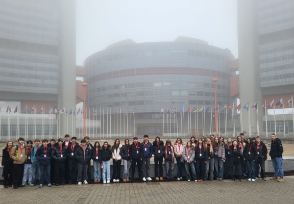 Foto: Gruppenfoto der 6G vor der UNO