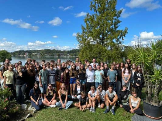 Gruppenfoto am See